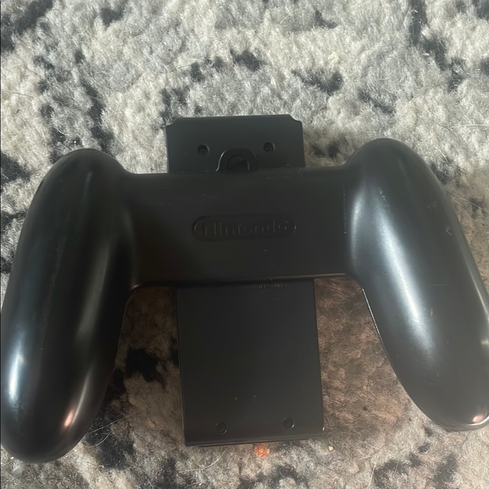 Nintendo Black Controller Grip - Picture 2 of 2